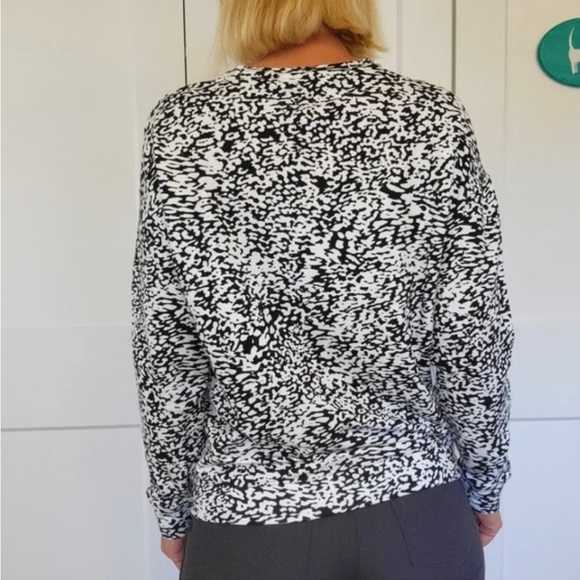 ATHLETA Balance Printed Pullover Ocelot Spot White, Sz XL - Picture 2 of 11